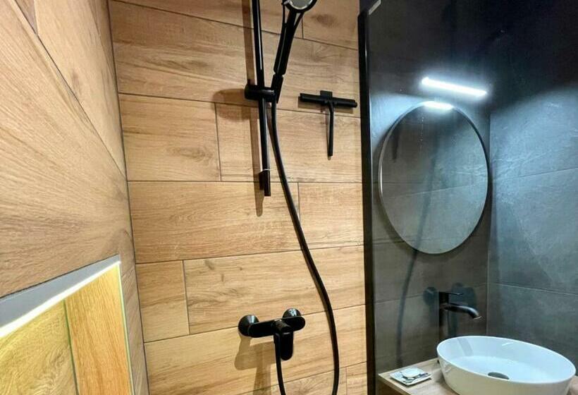 L Artistik   Appartement 5 Min à Pied Du Port Et Parking Privé