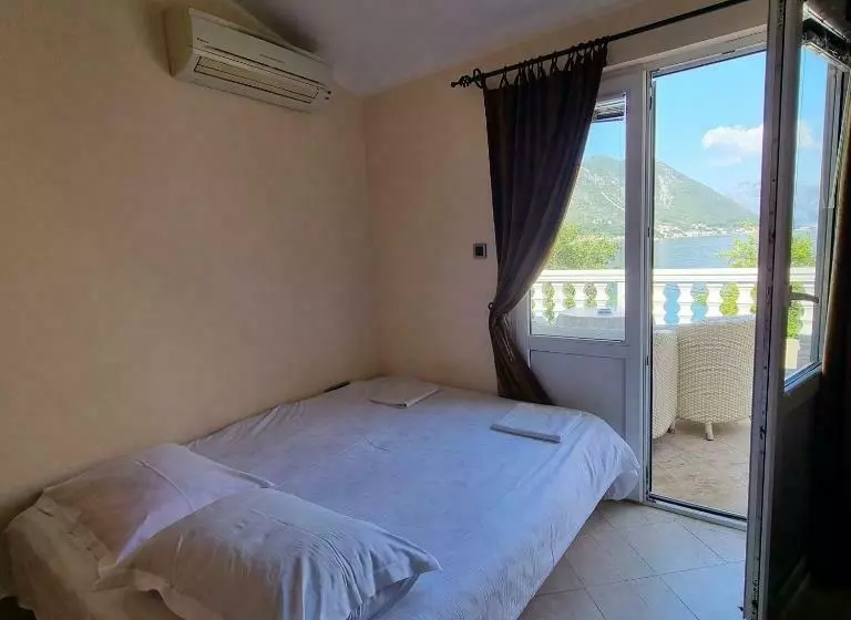 Lovely Apartment On The Sea Shore, With A View And Free Wi Fi
