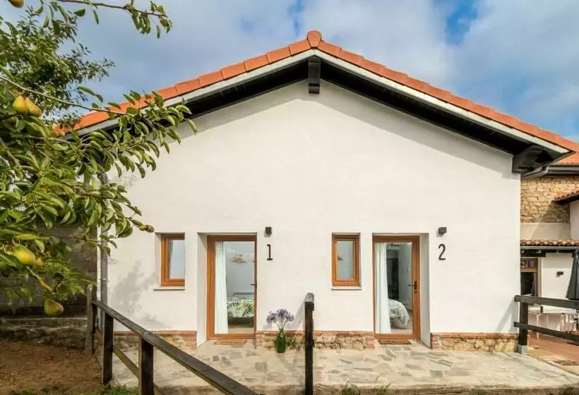 Majatalo Benedicta Familys