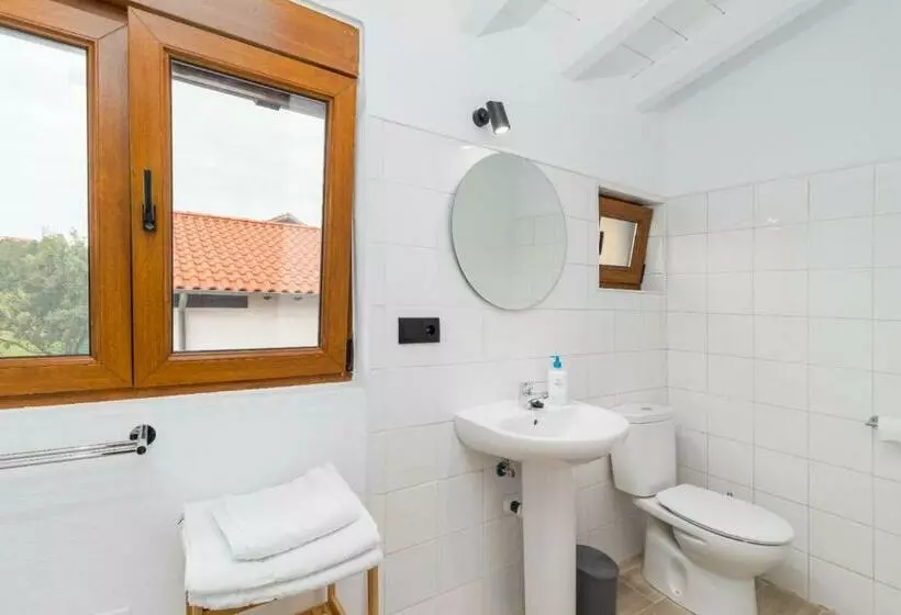 Majatalo Benedicta Familys