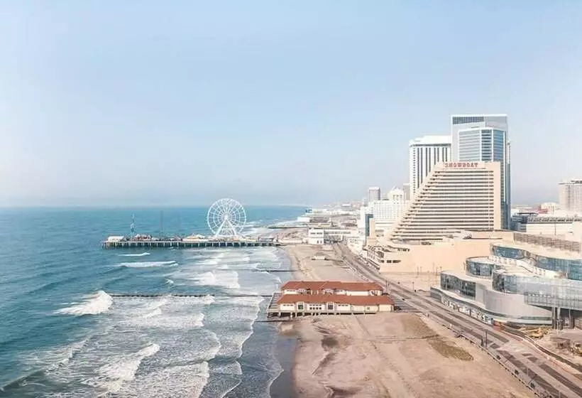 ユースホステル Beachfront Double Queen Hotel Cozysuite