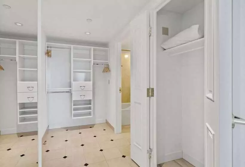 ユースホステル Beachfront Double Queen Hotel Cozysuite