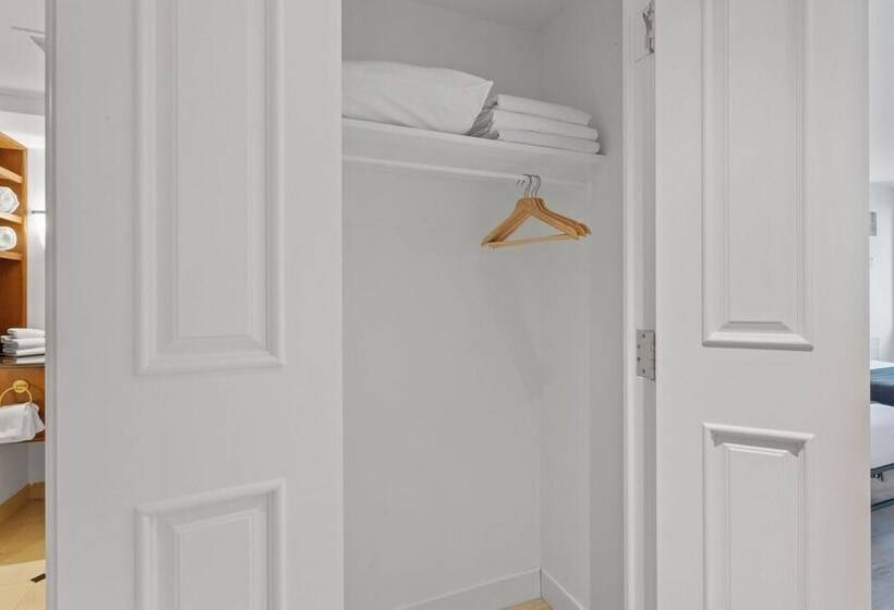 هاستل Beachfront Double Queen Hotel Cozysuite