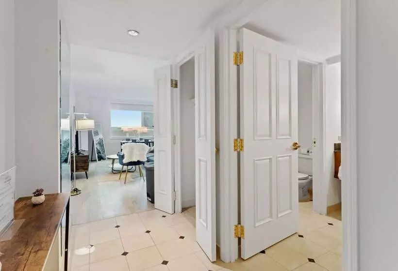 ユースホステル Beachfront Double Queen Hotel Cozysuite