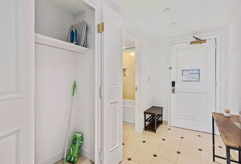 ユースホステル Beachfront Double Queen Hotel Cozysuite