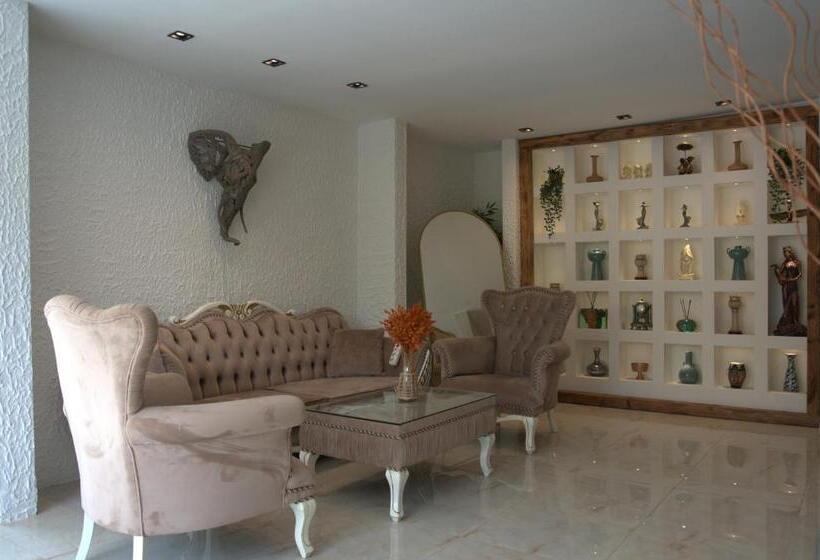 تختخواب و صبحانه Collesium Garden