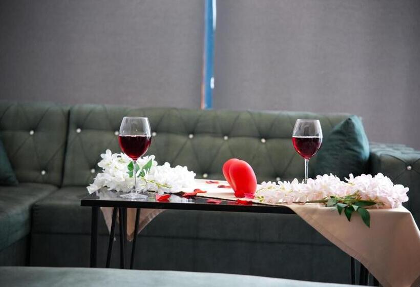 تختخواب و صبحانه Collesium Garden