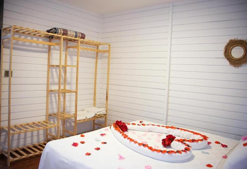 تختخواب و صبحانه Collesium Garden