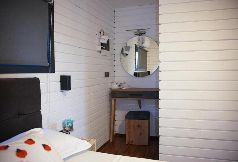 تختخواب و صبحانه Collesium Garden