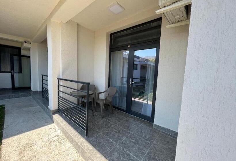 هتل Infinity By Carla