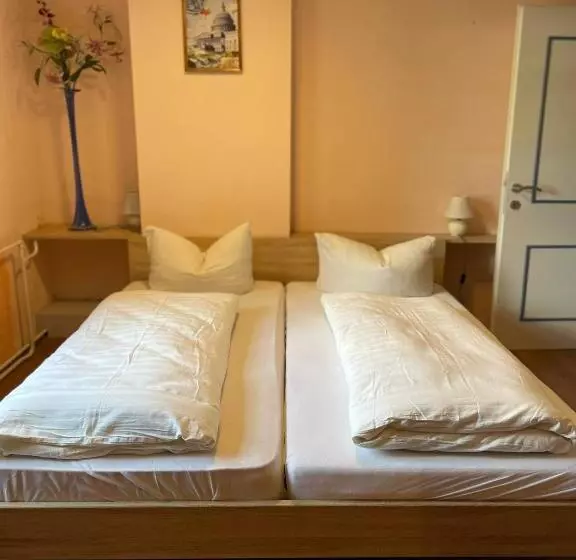 Majatalo Giulias Budget Haus