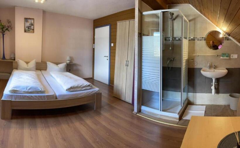 Пансион Giulias Budget Haus