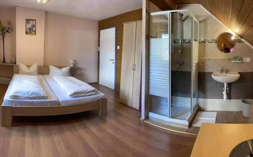 Majatalo Giulias Budget Haus