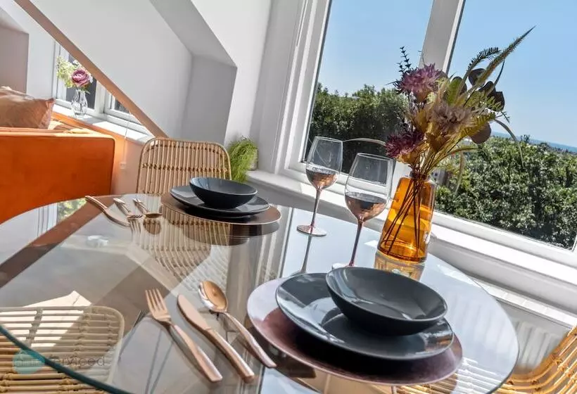 2 Bed  The Penthouse By Pureserviced