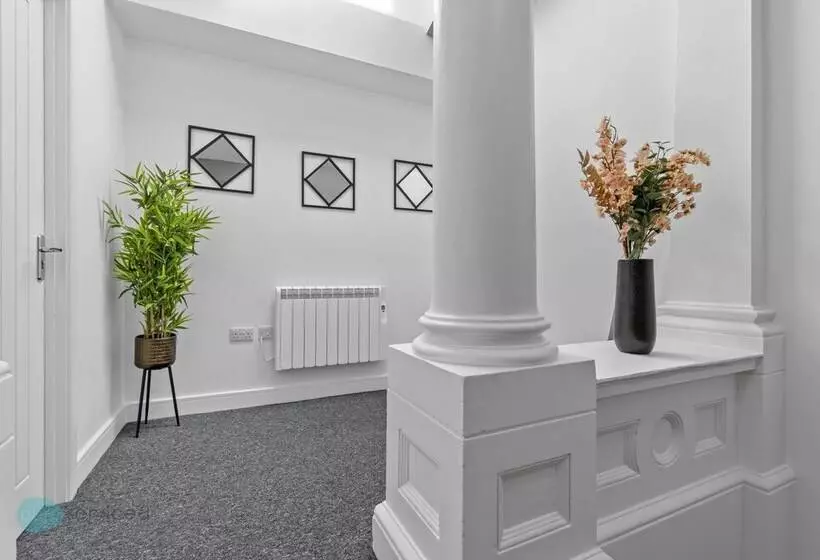 2 Bed  The Penthouse By Pureserviced