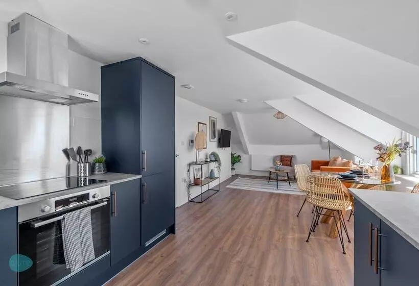 2 Bed  The Penthouse By Pureserviced