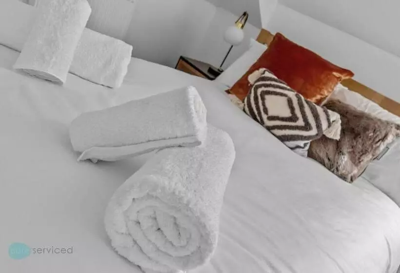 2 Bed  The Penthouse By Pureserviced