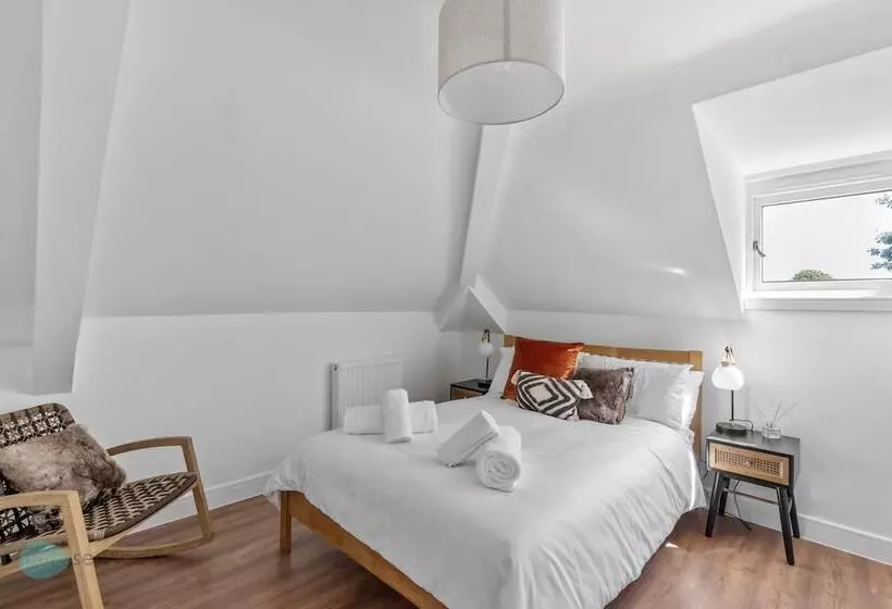 2 Bed  The Penthouse By Pureserviced