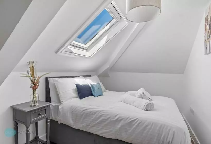 2 Bed  The Penthouse By Pureserviced