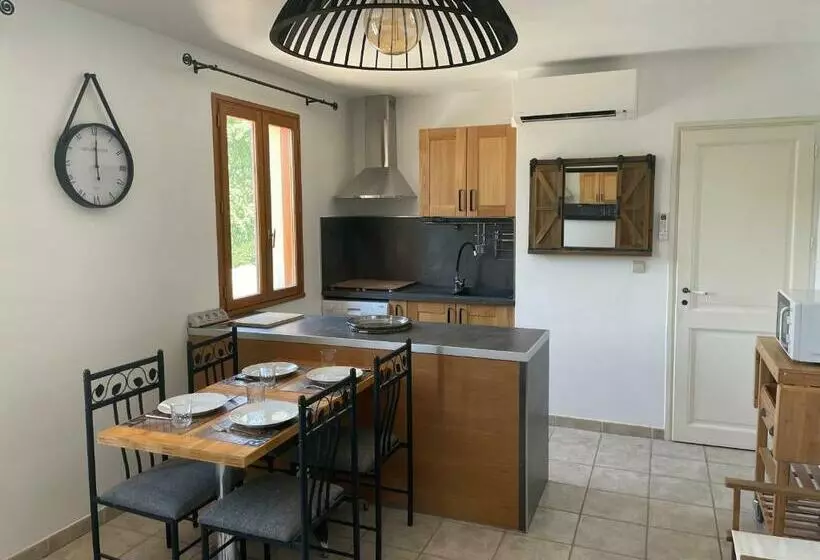 Charmant Logement Avec Piscine En Provence Au Premier étage D Une Villa