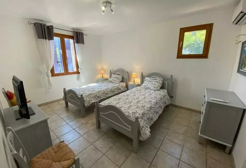 Charmant Logement Avec Piscine En Provence Au Premier étage D Une Villa