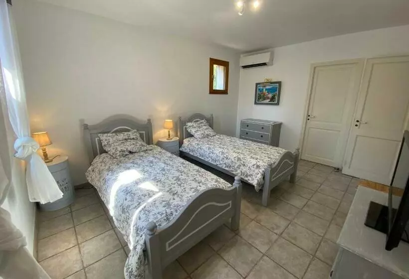 Charmant Logement Avec Piscine En Provence Au Premier étage D Une Villa