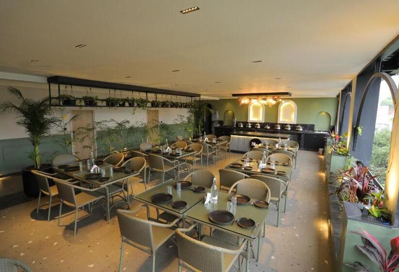 Hotelli City Express By Downtown