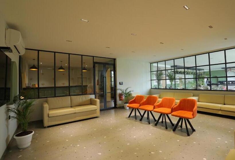 Hotelli City Express By Downtown