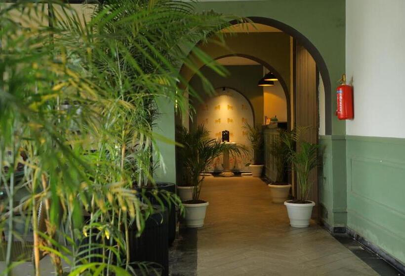 Hotelli City Express By Downtown