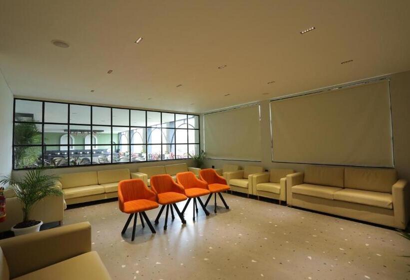 Hotelli City Express By Downtown