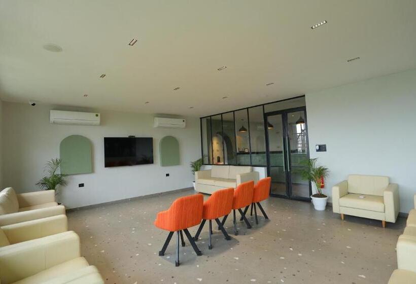 Hotelli City Express By Downtown