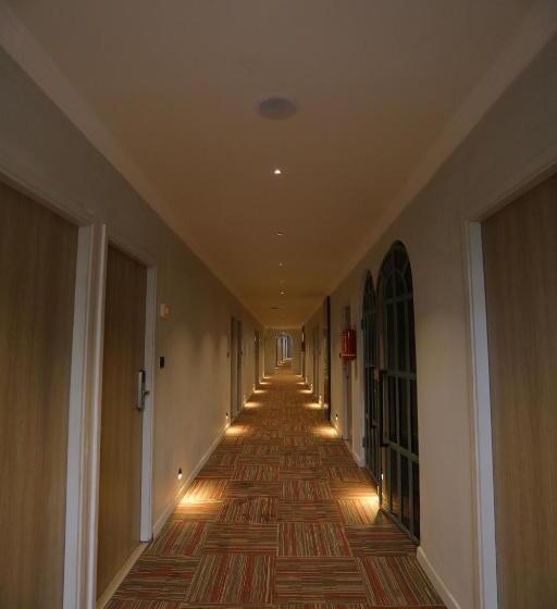 Hotelli City Express By Downtown