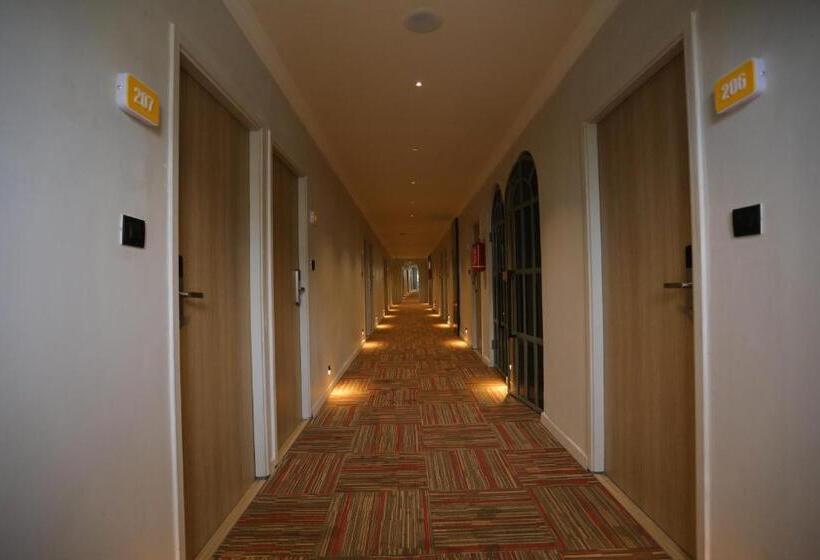 Hotelli City Express By Downtown