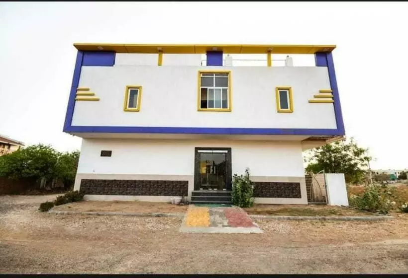 هتل Oyo 89929 Paras Villa