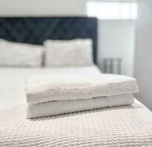 Central Burlington Apartment Elegant & Brand New