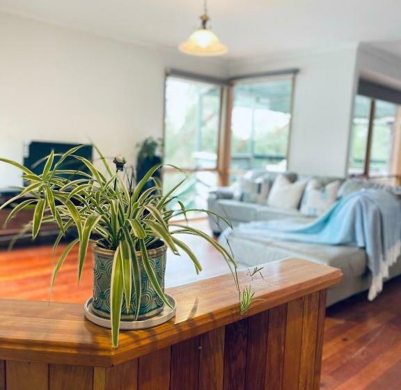 Gorgeous House Near Beach With Nature View