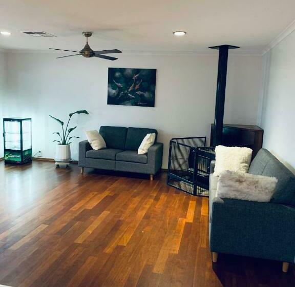 Gorgeous House Near Beach With Nature View