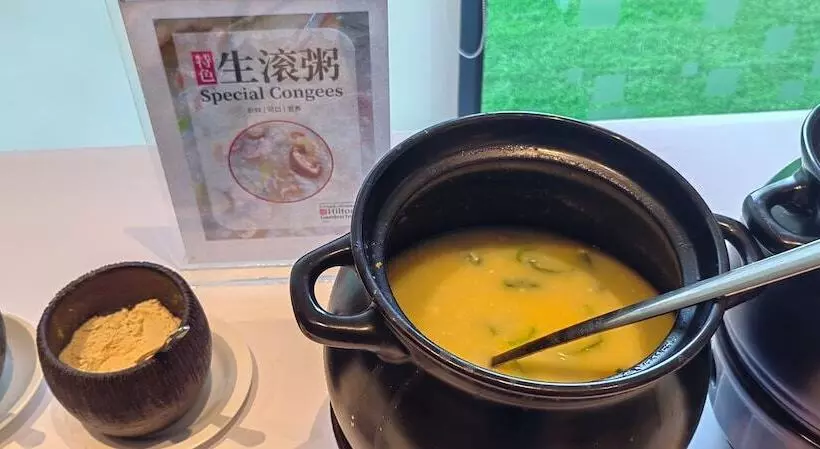 ホテル Hilton Garden Inn Lhasa