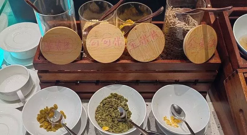 ホテル Hilton Garden Inn Lhasa