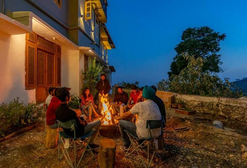 The Hosteller Mussoorie, Mall Road