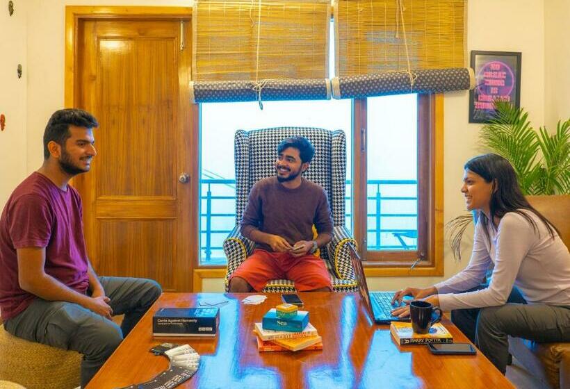 The Hosteller Mussoorie, Mall Road