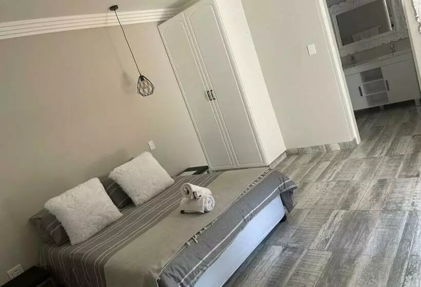 Majatalo Guest House On Gillian Unit 7