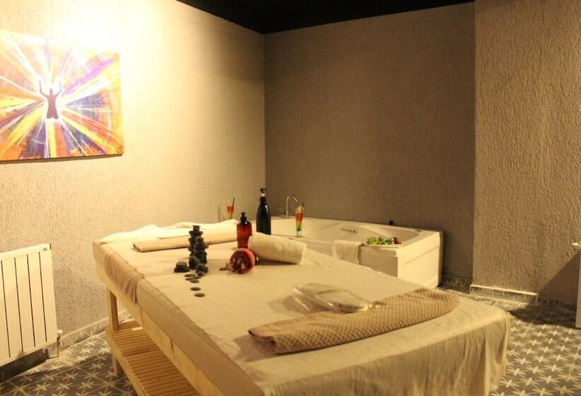 هتل Nira Boutique