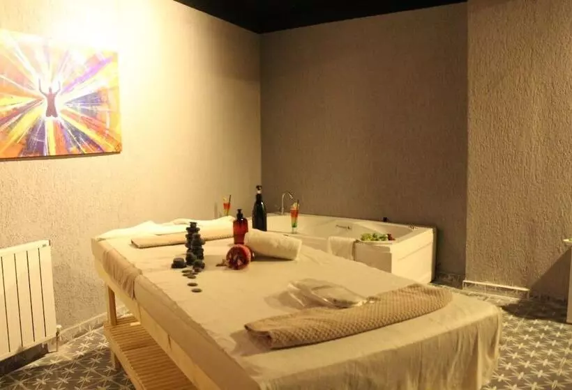 هتل Nira Boutique