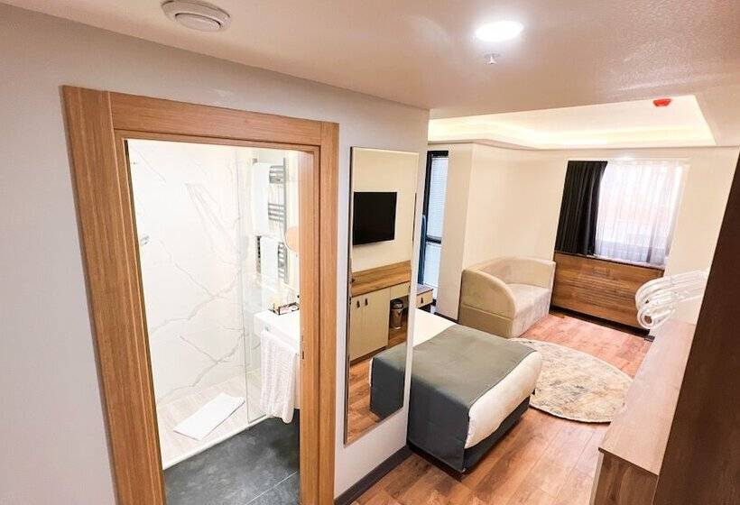 هتل Nira Boutique