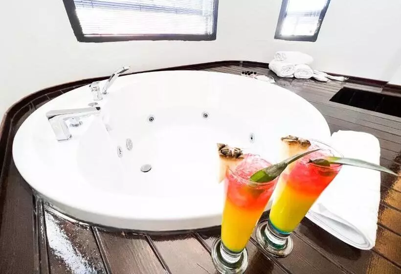 هتل Nira Boutique