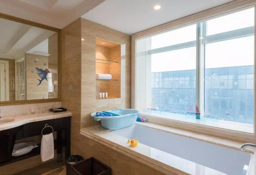 ホテル Qingdao Jinshi International