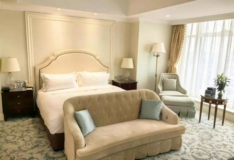 ホテル Qingdao Jinshi International