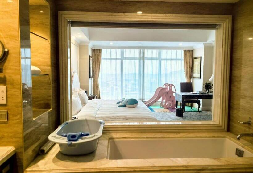 Отель Qingdao Jinshi International