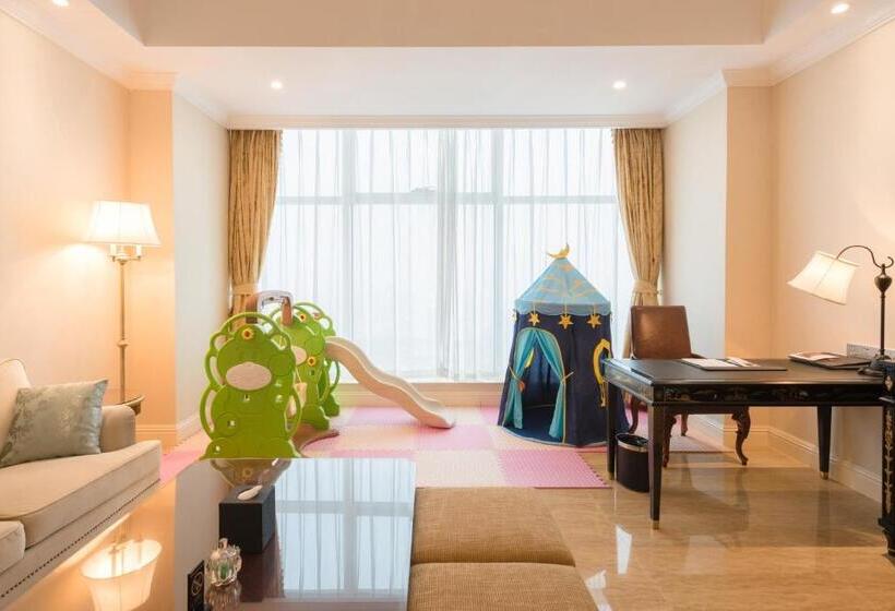 Отель Qingdao Jinshi International